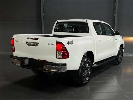 TOYOTA-HILUX-2.8 D-4D TURBO DIESEL CD SR 4X4 AUTOMÁTICO TOYOTA-HILUX-2026