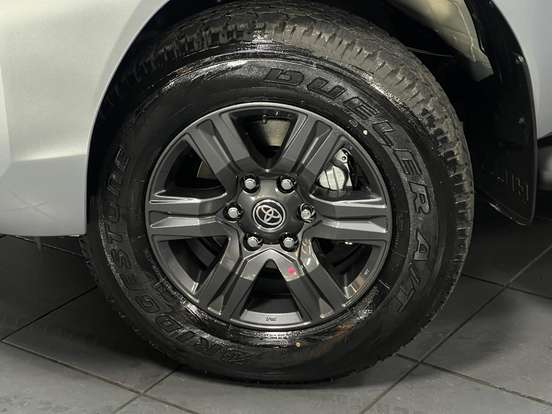 TOYOTA-HILUX-2.8 D-4D TURBO DIESEL CD SR 4X4 AUTOMÁTICO TOYOTA-HILUX-2026