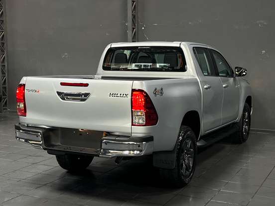 TOYOTA-HILUX-2026