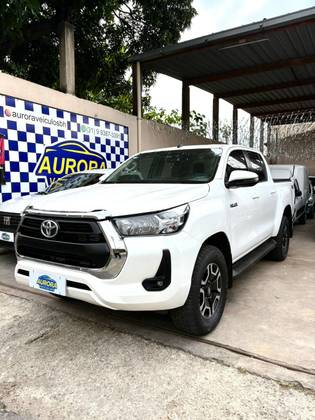 TOYOTA HILUX 2.8 D-4D TURBO DIESEL CD SR 4X4 AUTOMÁTICO