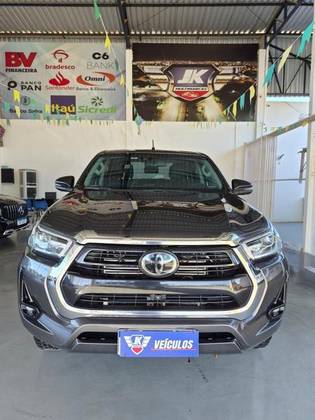 TOYOTA HILUX 2.8 D-4D TURBO DIESEL CD SRX 4X4 AUTOMÁTICO