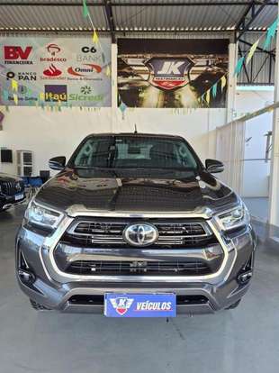 TOYOTA-HILUX-2023