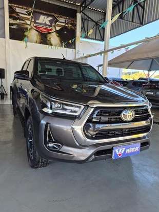 TOYOTA-HILUX-2023