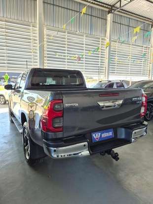 TOYOTA-HILUX-2023