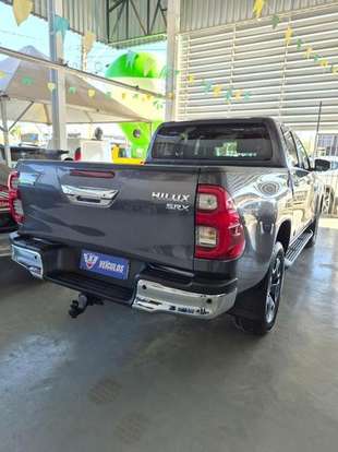 TOYOTA-HILUX-2023