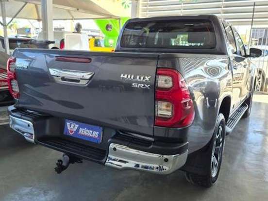 TOYOTA-HILUX-2.8 D-4D TURBO DIESEL CD SRX 4X4 AUTOMÁTICO TOYOTA-HILUX-2023