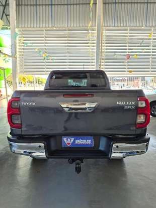 TOYOTA-HILUX-2023