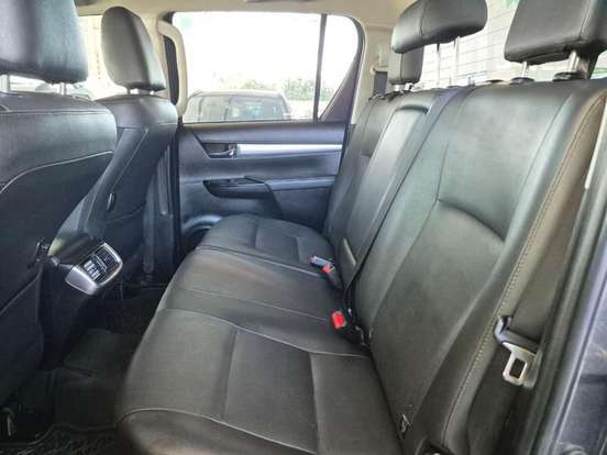 TOYOTA-HILUX-2023