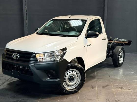 TOYOTA HILUX 2.8 D-4D TURBO DIESEL CHASSI 4X4 MANUAL