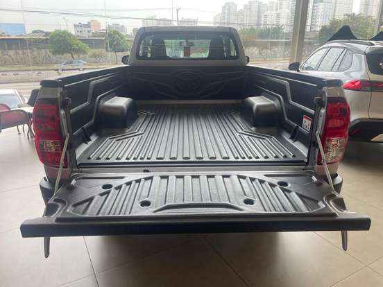 TOYOTA-HILUX-2.8 D-4D TURBO DIESEL CS 4X4 AUTOMÁTICO TOYOTA-HILUX-2025