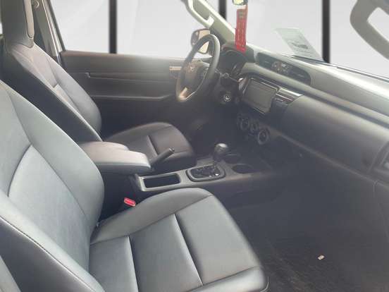 TOYOTA-HILUX-2.8 D-4D TURBO DIESEL CS 4X4 AUTOMÁTICO TOYOTA-HILUX-2025