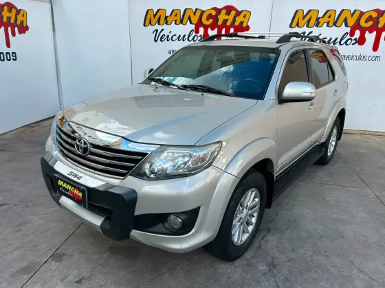 TOYOTA HILUX SW4 2.7 SR 7 LUGARES 4X2 16V FLEX 4P AUTOMÁTICO TOYOTA HILUX SW4 2.7 SR 7 LUGARES 4X2 16V FLEX 4P AUTOMÁTICO