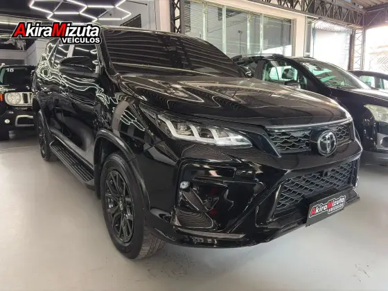 TOYOTA HILUX SW4 2.8 D-4D TURBO DIESEL GR-S 7L 4X4 AUTOMÁTICO TOYOTA HILUX SW4 2.8 D-4D TURBO DIESEL GR-S 7L 4X4 AUTOMÁTICO