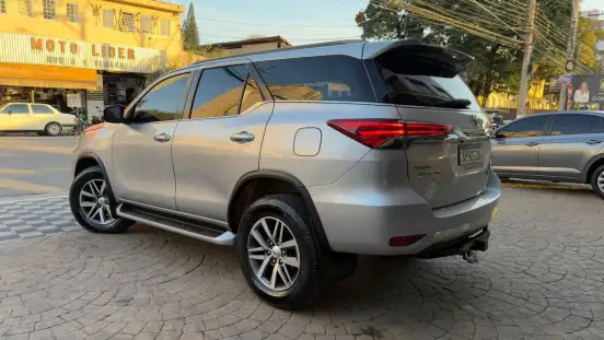 TOYOTA-HILUX SW4-2016