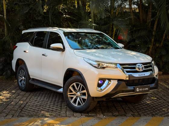 TOYOTA HILUX SW4 2.8 SRX 4X4 7 LUGARES 16V TURBO INTERCOOLER DIESEL 4P AUTOMÁTICO