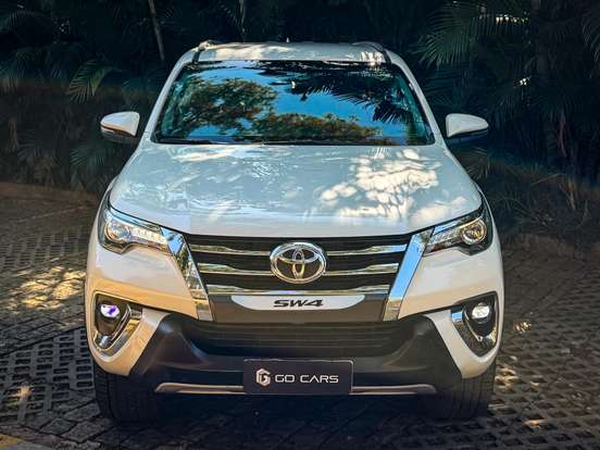 TOYOTA-HILUX SW4-2.8 SRX 4X4 7 LUGARES 16V TURBO INTERCOOLER DIESEL 4P AUTOMÁTICO TOYOTA-HILUX SW4-2020