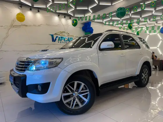 TOYOTA HILUX SW4 3.0 SRV 4X4 7 LUGARES 16V TURBO INTERCOOLER DIESEL 4P AUTOMÁTICO TOYOTA HILUX SW4 3.0 SRV 4X4 7 LUGARES 16V TURBO INTERCOOLER DIESEL 4P AUTOMÁTICO
