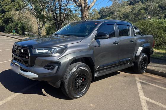 TOYOTA HILUX 2.8 D-4D TURBO DIESEL CD GR-S 4X4 AUTOMÁTICO