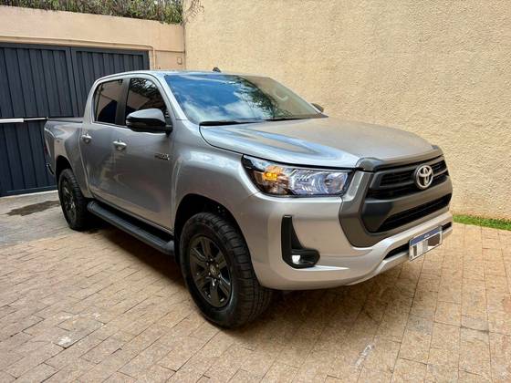 TOYOTA HILUX 2.8 D-4D TURBO DIESEL CD SR 4X4 AUTOMÁTICO