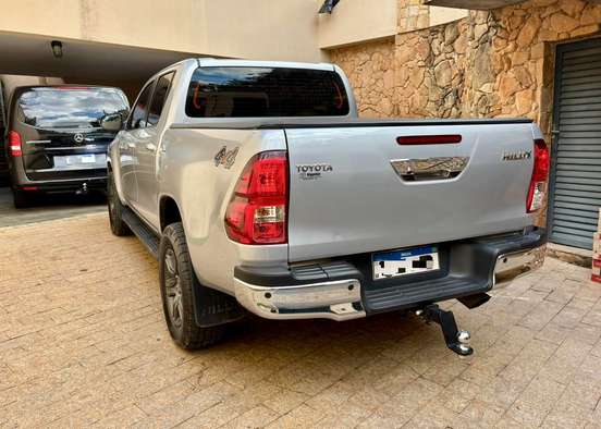 TOYOTA-HILUX-2.8 D-4D TURBO DIESEL CD SR 4X4 AUTOMÁTICO TOYOTA-HILUX-2024