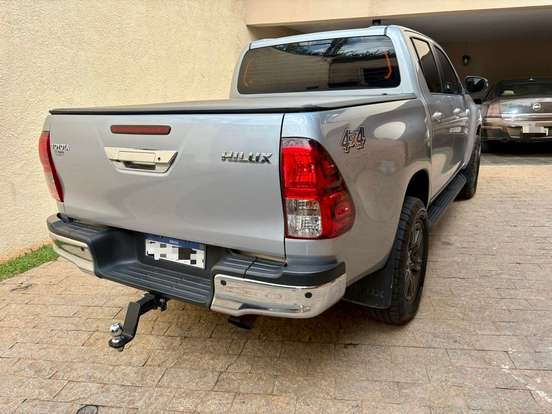 TOYOTA-HILUX-2024