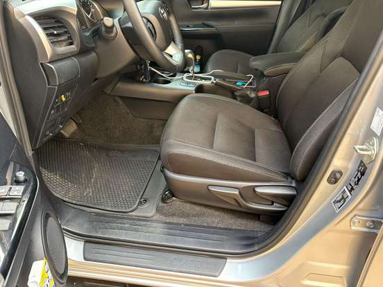 TOYOTA-HILUX-2.8 D-4D TURBO DIESEL CD SR 4X4 AUTOMÁTICO TOYOTA-HILUX-2024