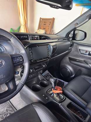 TOYOTA-HILUX-2019