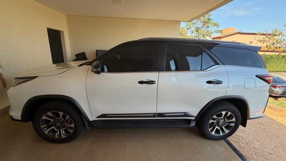 TOYOTA HILUX SW4 2.8 D-4D TURBO DIESEL DIAMOND 7L 4X4 AUTOMÁTICO