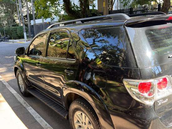 TOYOTA-HILUX SW4-3.0 SRV 4X4 7 LUGARES 16V TURBO INTERCOOLER DIESEL 4P AUTOMÁTICO TOYOTA-HILUX SW4-2013