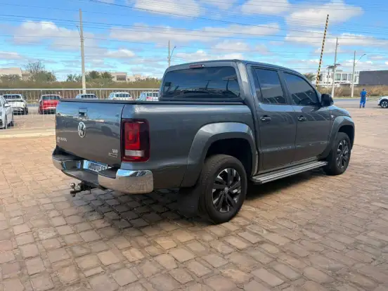 VOLKSWAGEN-AMAROK-2021