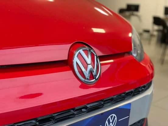 VOLKSWAGEN-CROSS UP-2015