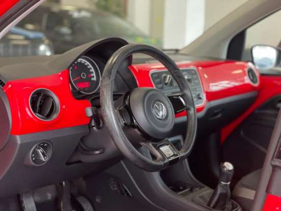 VOLKSWAGEN-CROSS UP-2015