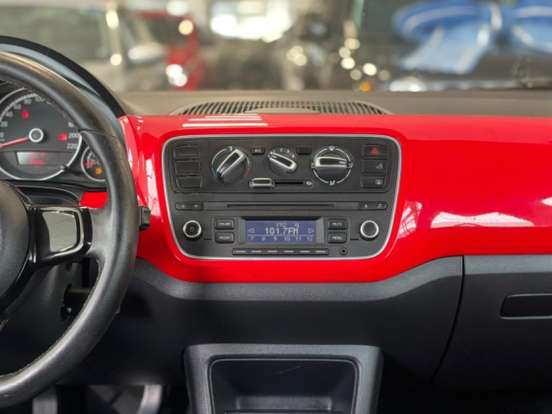 VOLKSWAGEN-CROSS UP-2015