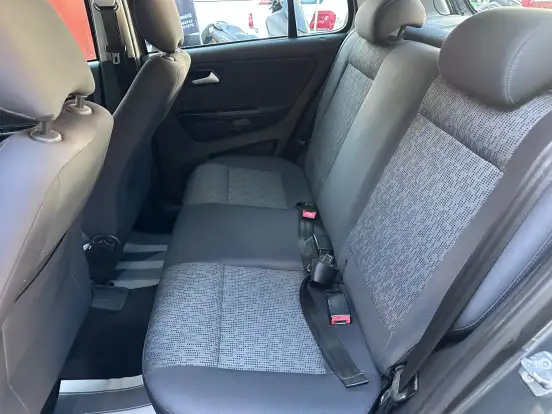 VOLKSWAGEN-FOX-2012