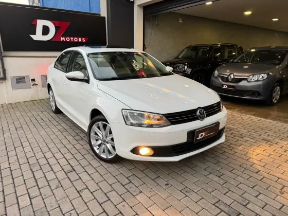 VOLKSWAGEN JETTA 2.0 COMFORTLINE FLEX 4P TIPTRONIC
