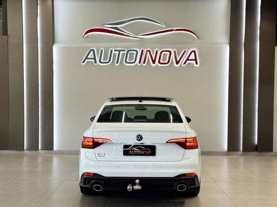 VOLKSWAGEN-JETTA-2022