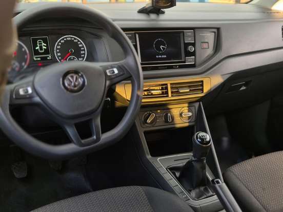 VOLKSWAGEN-POLO-2021