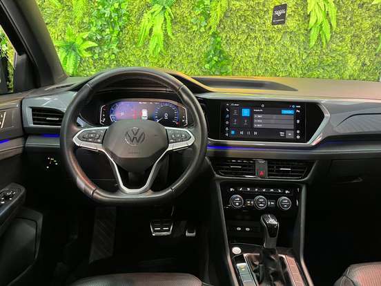 VOLKSWAGEN-TAOS-2021