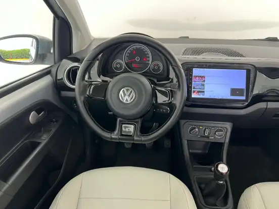 VOLKSWAGEN-UP-2016