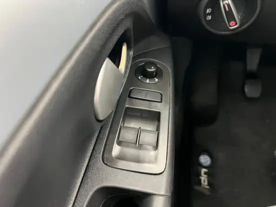 VOLKSWAGEN-UP-2016
