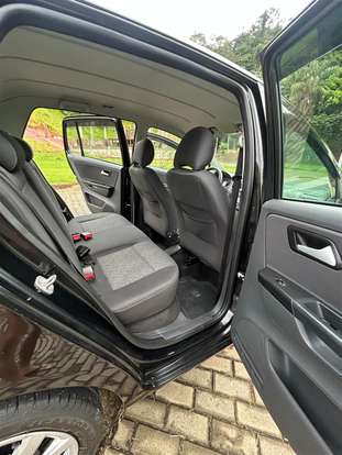 VOLKSWAGEN-FOX-2014