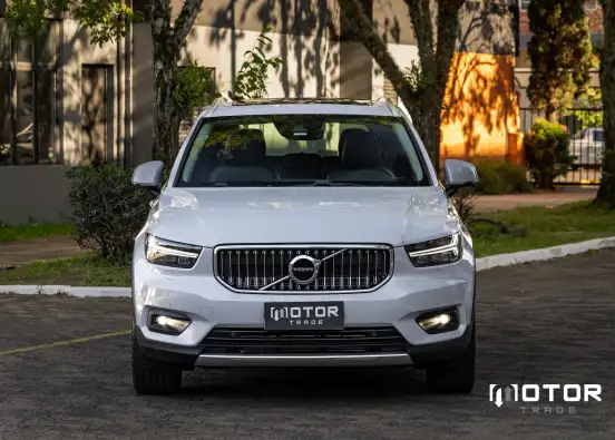 VOLVO-XC40-2021