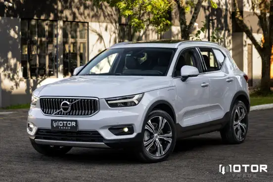 VOLVO-XC40-2021