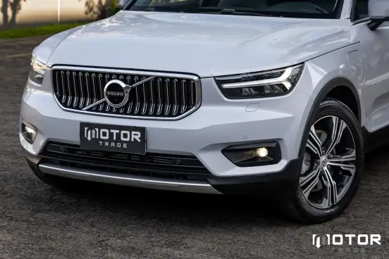 VOLVO-XC40-2021