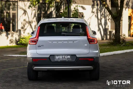 VOLVO-XC40-2021
