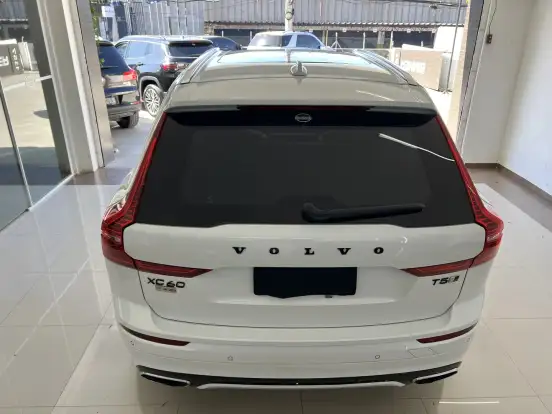 VOLVO-XC60-2.0 T5 GASOLINA R-DESIGN AWD GEARTRONIC VOLVO-XC60-2018