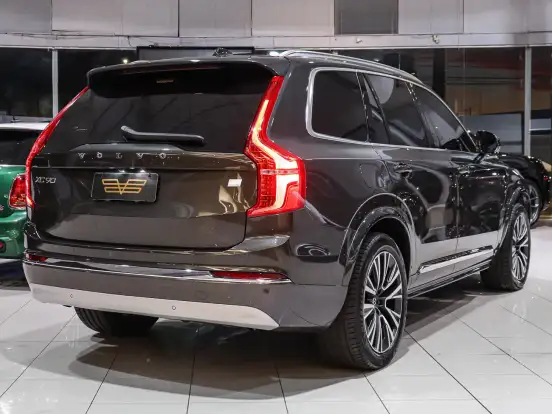 VOLVO-XC90-2022