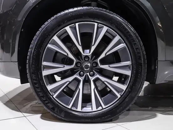 VOLVO-XC90-2022