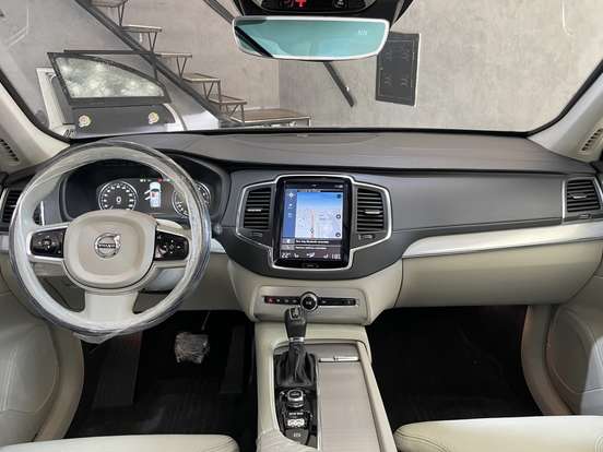 VOLVO-XC90-2.0 MOMENTUM TURBO GASOLINA 4P 4X4 AUTOMÁTICO VOLVO-XC90-2015