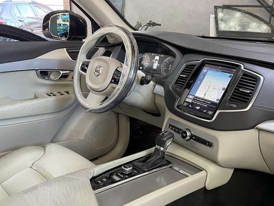 VOLVO-XC90-2015